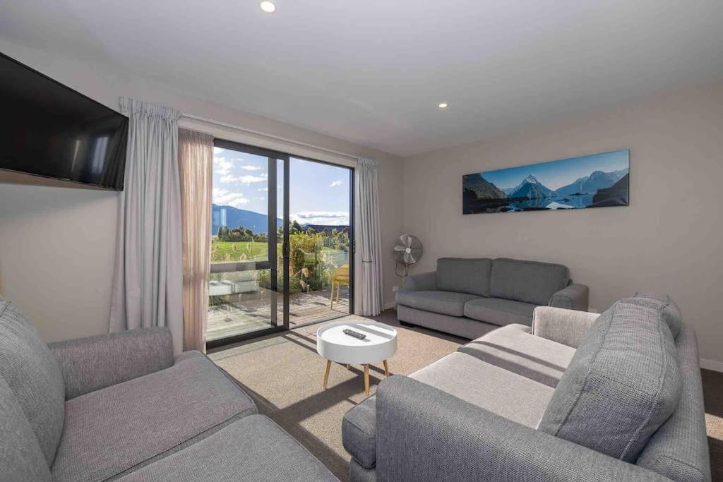 Great Views From New 2 Bedroom Apartment Te Anau Exteriér fotografie