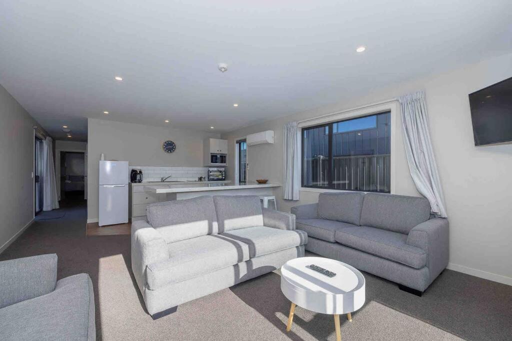 Great Views From New 2 Bedroom Apartment Te Anau Exteriér fotografie